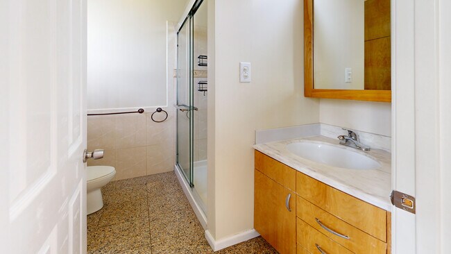 Building Photo - 1627 Clay St