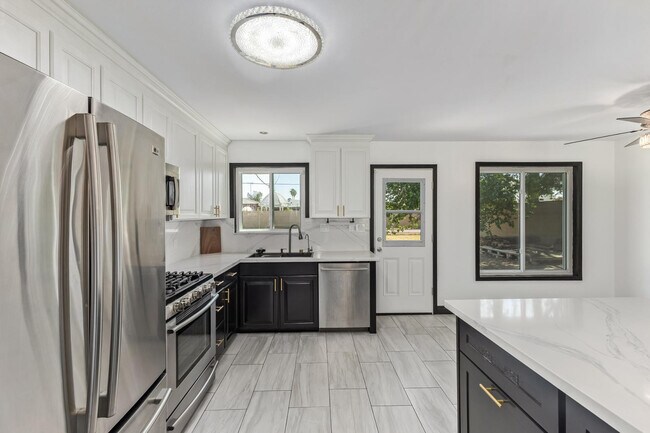 Building Photo - 7733 N 60th Ave