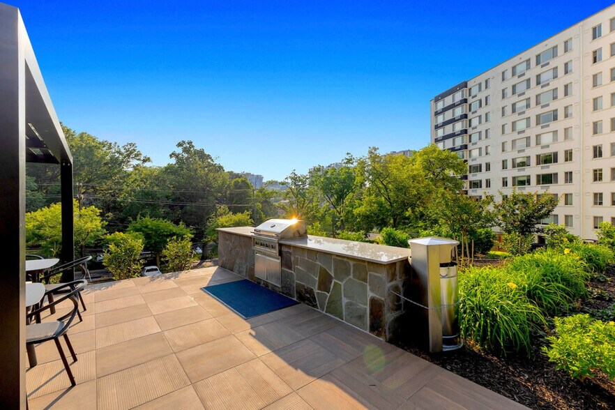 Building Photo - 1500 Arlington Blvd