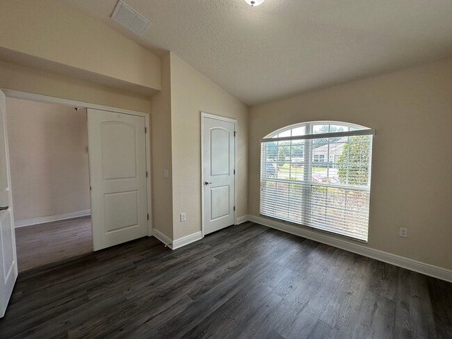 Building Photo - Spacious 4 Bedroom Home with Fenced Yard a...