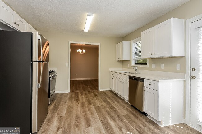 Building Photo - 8050 Sumit Wood Dr NW