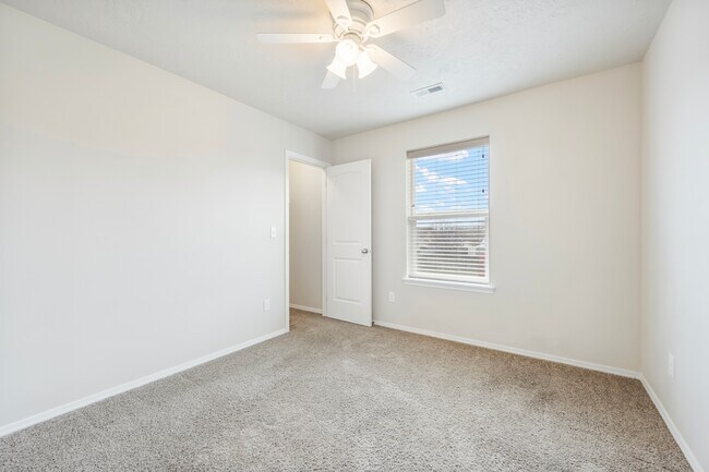 Building Photo - 1860 E Adelaide Dr