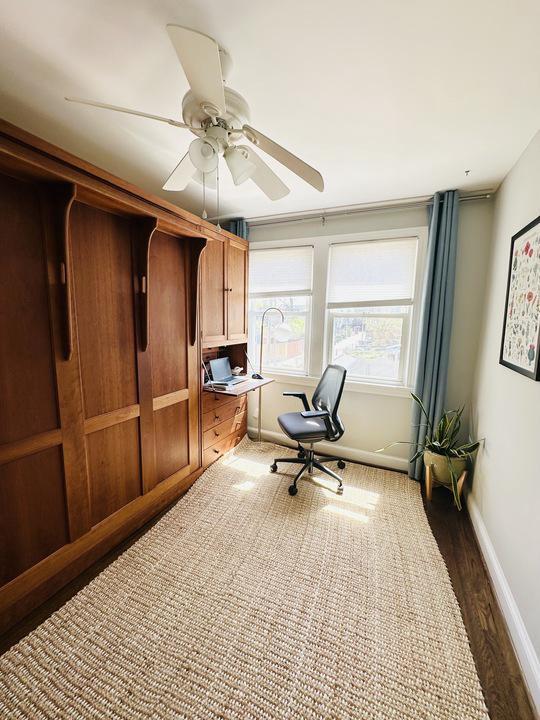 Building Photo - 1911 D St NE