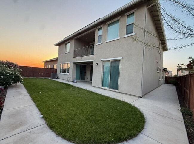 Building Photo - Luxury home in Springlake in Woodland