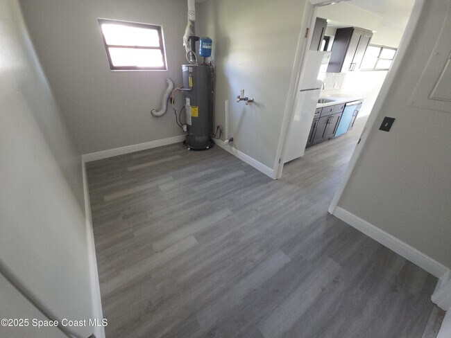 Building Photo - 1076 Hermosa Dr