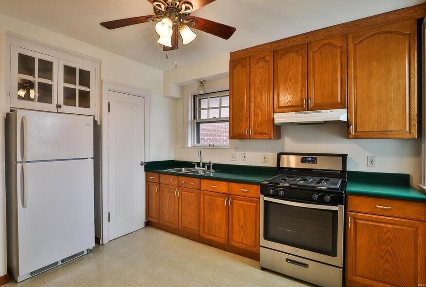 Kitchen - 3933 Fillmore St