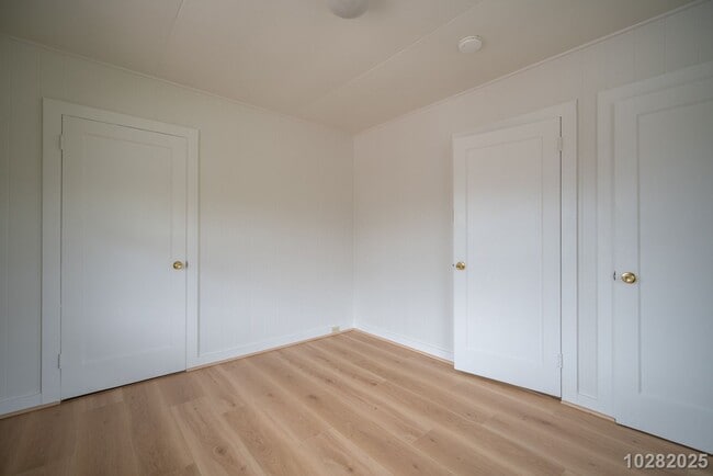 Building Photo - 2 BD/1 BA Home with Yard and Carport in Wa...