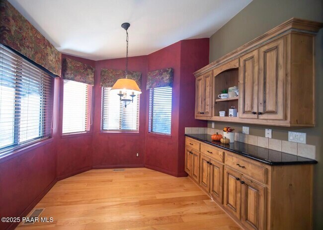 Building Photo - 270 Long