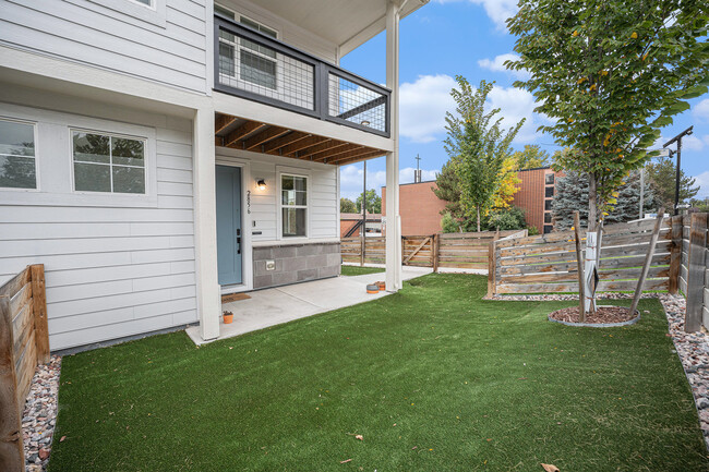 Private Front Yard w/Covered Porch - 2856 Kendall St