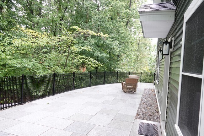 Building Photo - 4 Mill Pond LN
