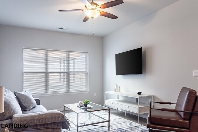 Building Photo - 2023 N Broadmoor Ave