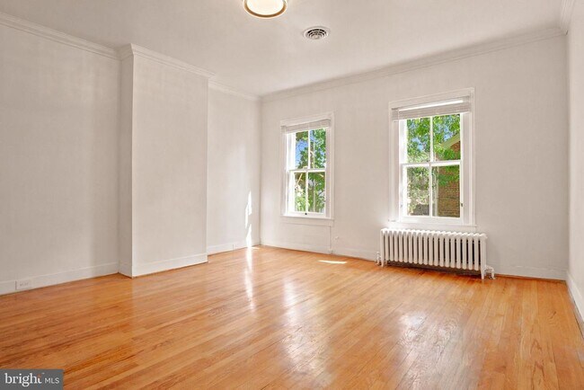 Building Photo - 209 N Washington St