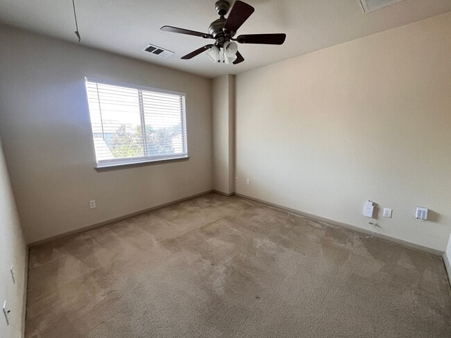 Building Photo - 1bed/1bath Garage Apartment