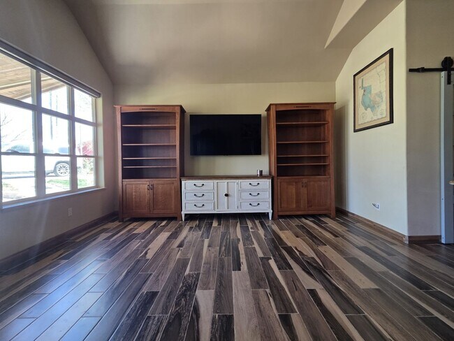 Building Photo - Custom built condo! Country Living! Offered unfurnished OR furnished!