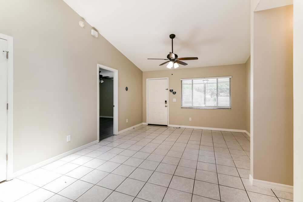 Building Photo - 724 Iowa Woods Cir E