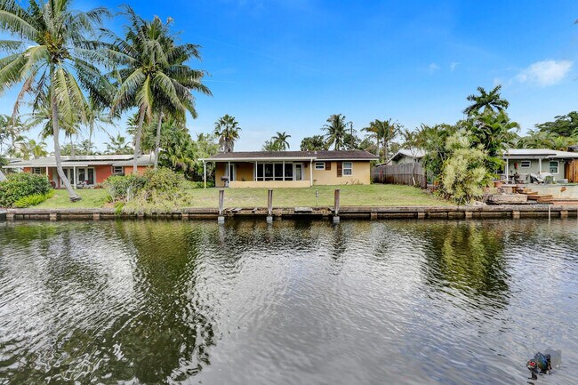 Building Photo - 1613 SW 5th Ct