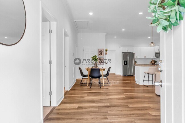 Building Photo - 44 4th Ave