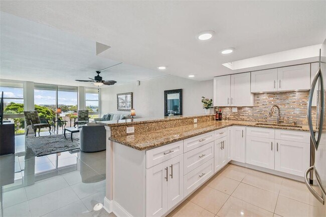 Building Photo - 7400 Sun Island Dr S