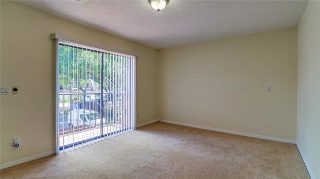 Building Photo - 15206 W Pond Woods Dr