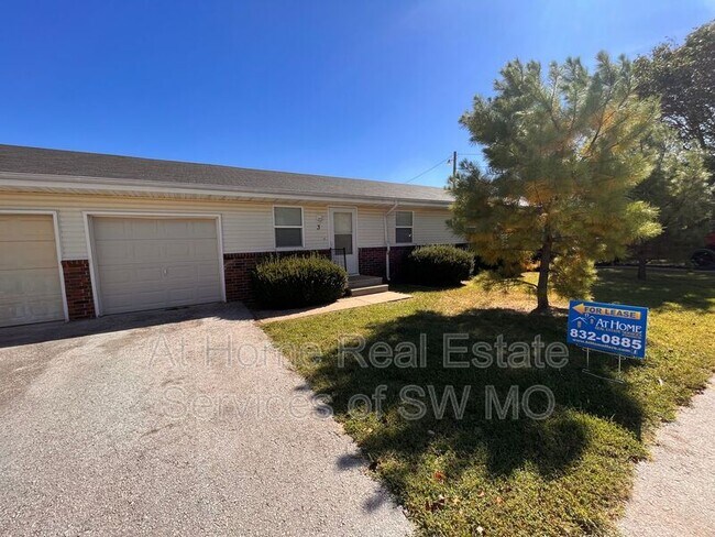 Primary Photo - 627 W Meadowview