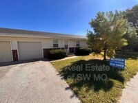 Building Photo - 627 W Meadowview