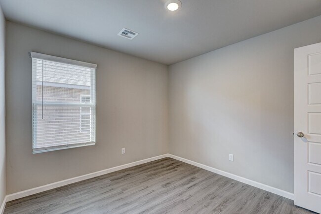 Building Photo - Newer Home For Rent  in Mustang Schools! 3...