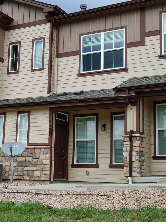 Primary Photo - Stylish & Spacious 2BD Townhome in Stetson...