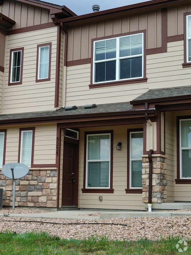 Building Photo - Stylish & Spacious 2BD Townhome in Stetson...