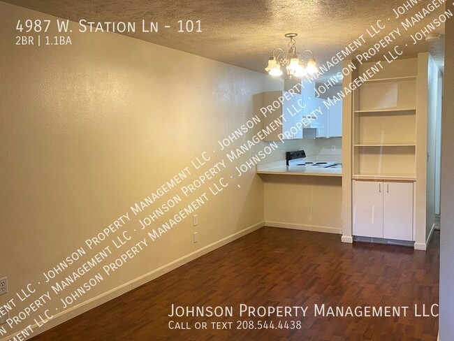 Building Photo - Upgraded 2BR Apartment with Central A/C an...