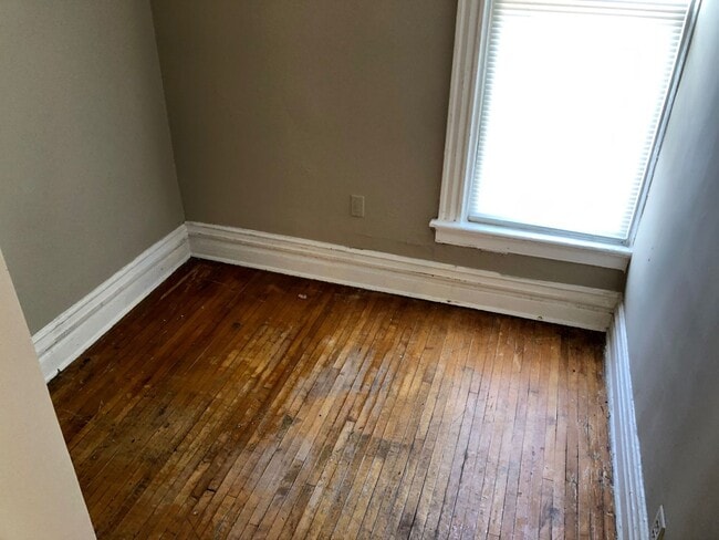 Building Photo - 365-367 Smith Ave N