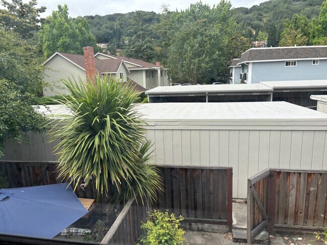 Building Photo - 74 Miramonte Dr