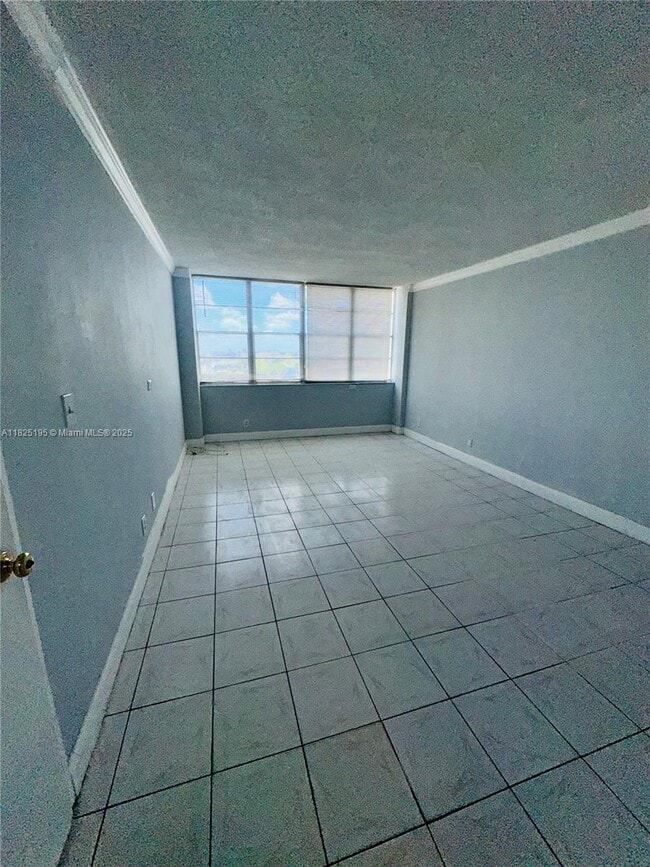 Building Photo - 2025 NE 164th St