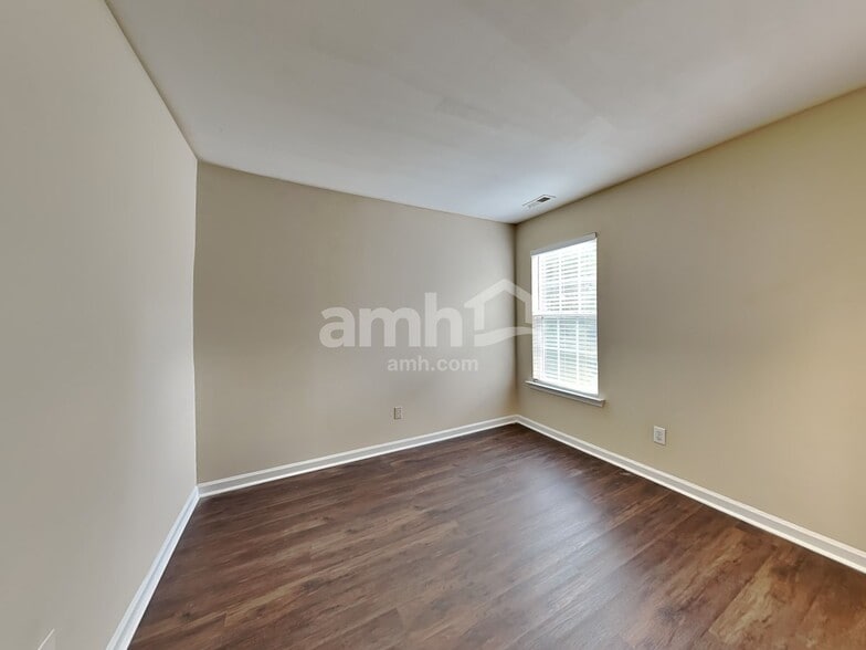 Building Photo - 616 Hanska Way