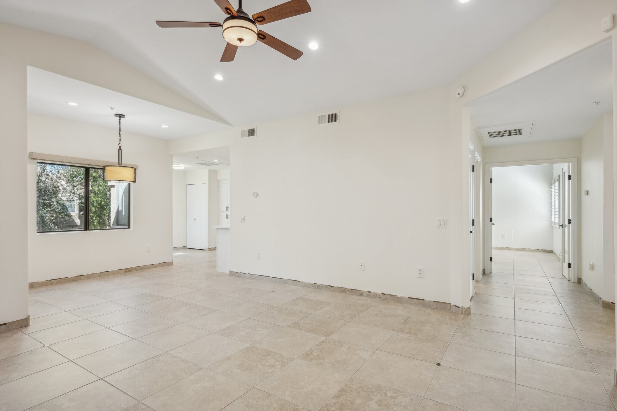 Building Photo - 15050 N Thompson Peak Pkwy