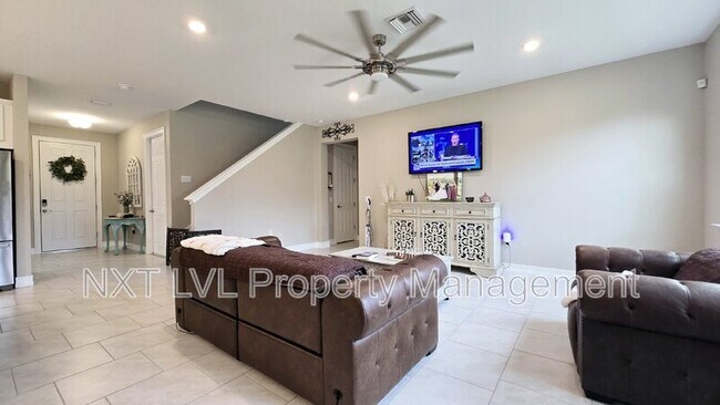 Building Photo - 804 Heather Lk Ave