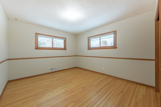Building Photo - Great Roseville Home, Moundsview Schools, ...