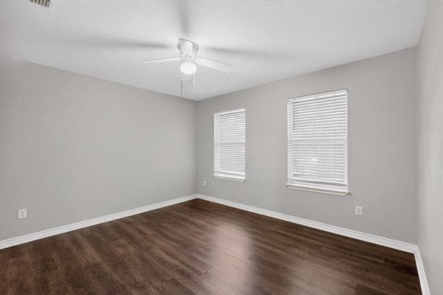 Building Photo - 2216 Chestnut Dr
