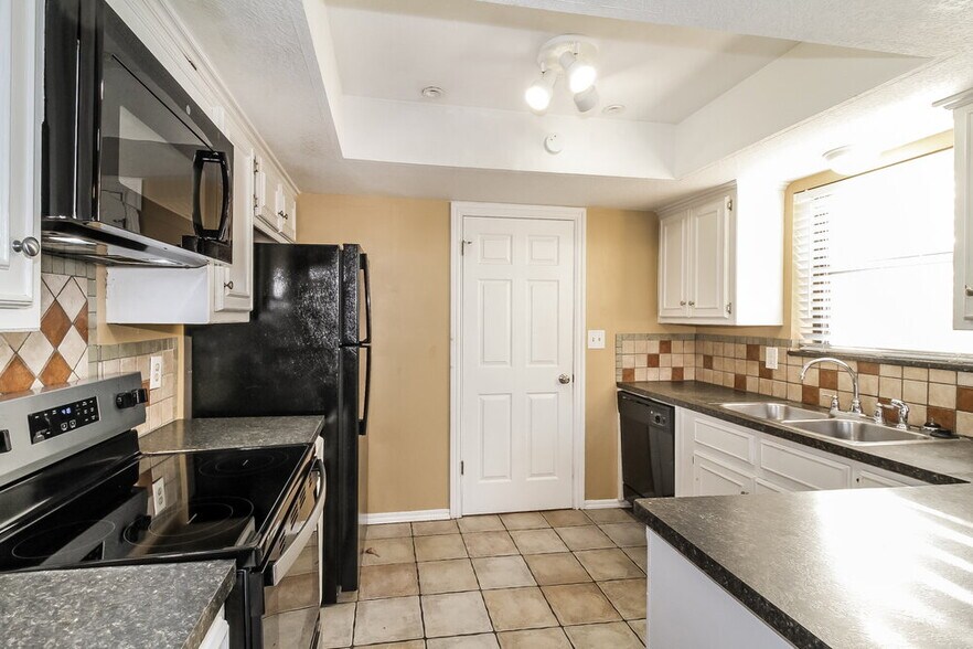 Building Photo - 2135 Jazzman Dr