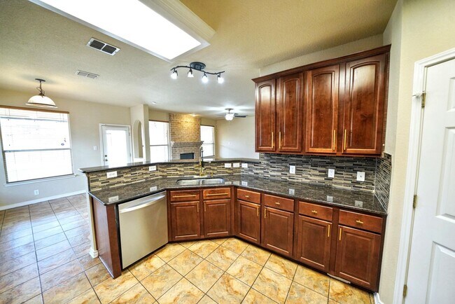 Building Photo - Gorgeous 5-Bedroom, 3.5-Bathroom Home Near...
