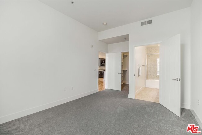 Building Photo - 12920 W Runway Rd