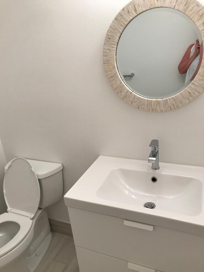 Building Photo - 1387 High Point Way NW