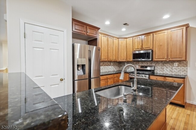 Building Photo - 91 Patriot Hill Dr
