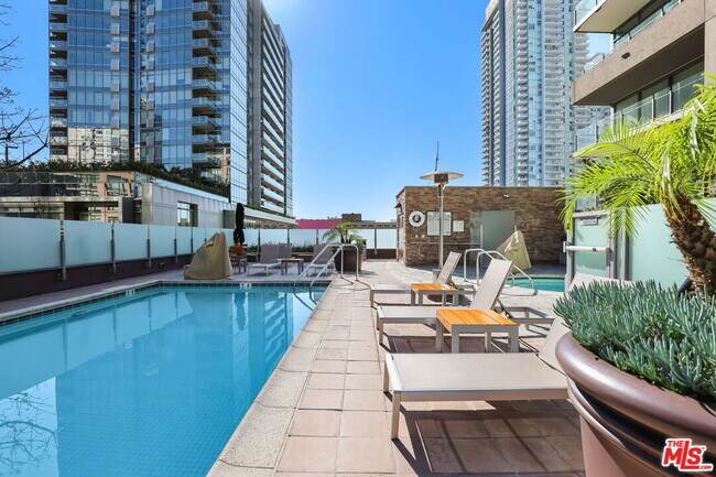 Building Photo - 1111 S Grand Ave