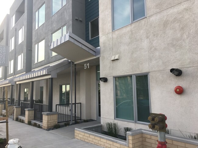 Primary Photo - Luxurious 2BD/2BTH w/ Parking and Amazing ...