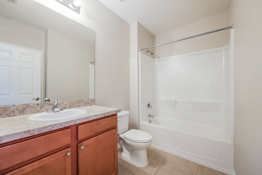 Building Photo - 627 SW 27th Terrace