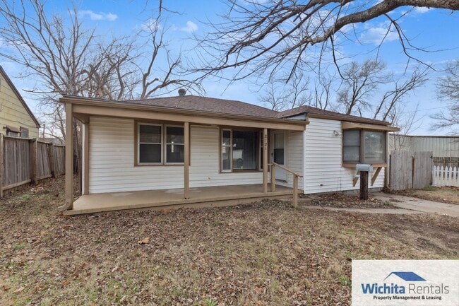 Building Photo - Spacious 3 Bed 1 Bath