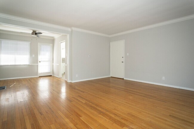 Building Photo - 1420 Barrington Way