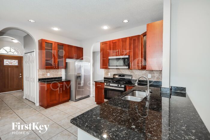 Building Photo - 10421 Goldenbrook Way