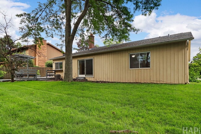 Building Photo - 1540 N Pepper Tree Dr