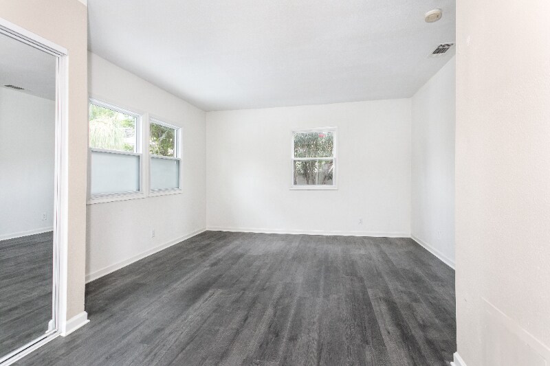 Building Photo - 326 N Naomi St